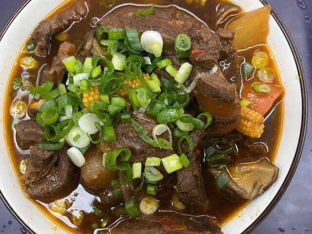 燉煮牛肉、茄子與豆干